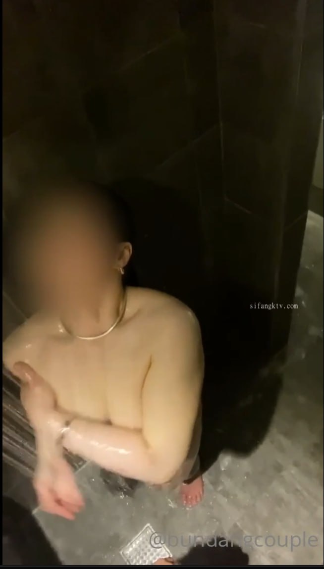 素人系列-饥渴女孩口交撸管渴望高潮